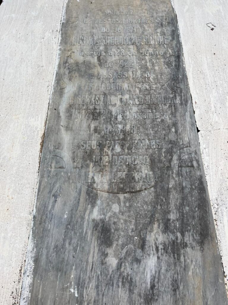 tumulo assassino lapide