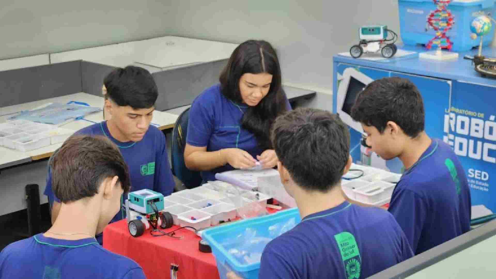 Robótica e educação técnica em todas as escolas: entenda o que muda no ...