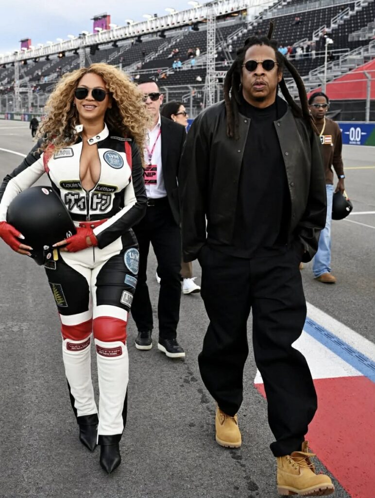 Beyoncé brilha no GP de Las Vegas com look em homenagem à Ferrari