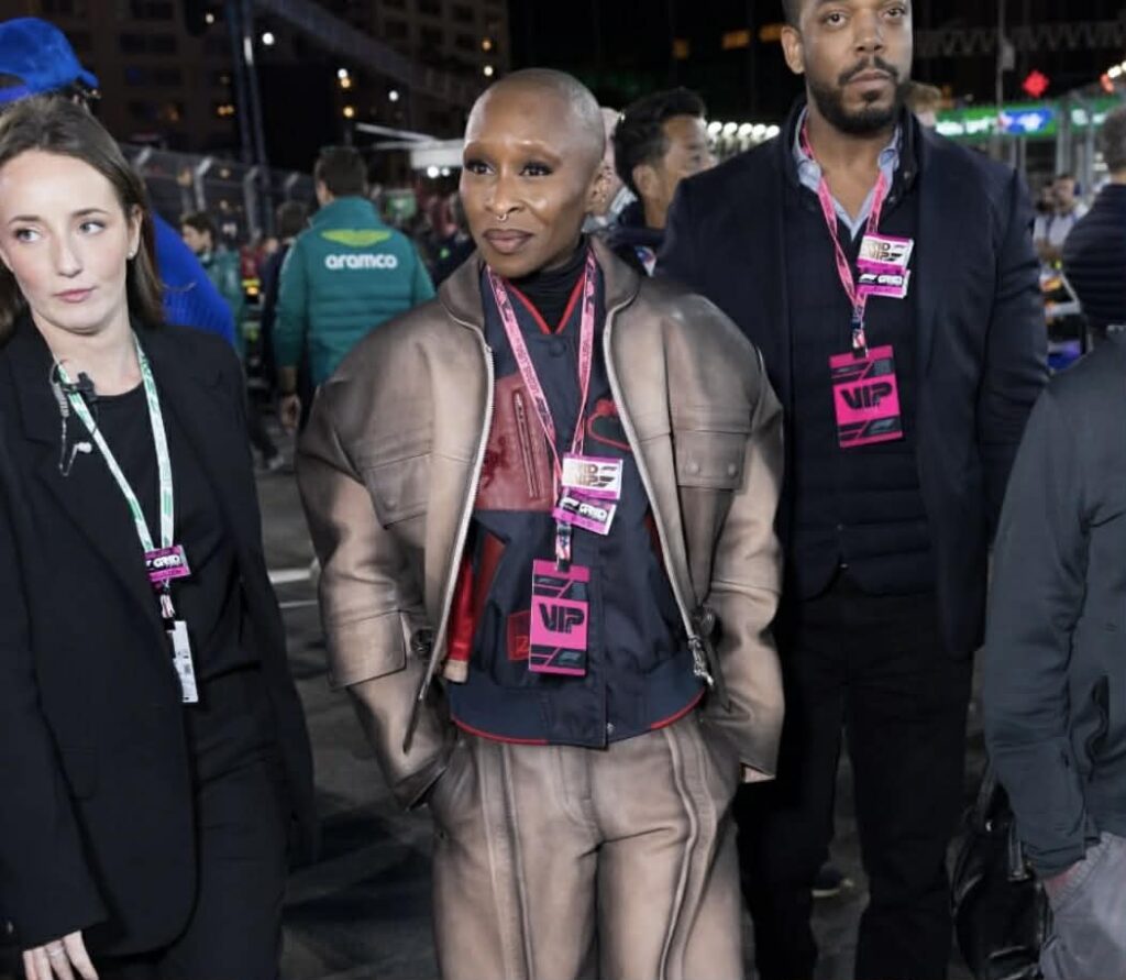 Beyoncé brilha no GP de Las Vegas com look em homenagem à Ferrari