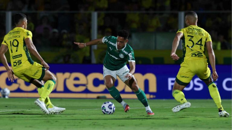 Palmeiras perde para Mirassol e vê Flamengo encostar na liderança