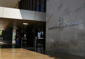 Entidade de defesa do consumidor critica recuo do BC na regulação do Pix Parcelado