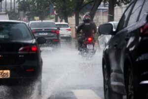 Tocou aí? Defesa Civil emite alerta para chuva, falta de energia e queda de galhos em MS