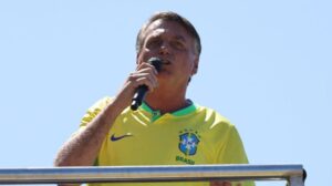 Moraes autoriza Bolsonaro a conceder entrevista na prisão