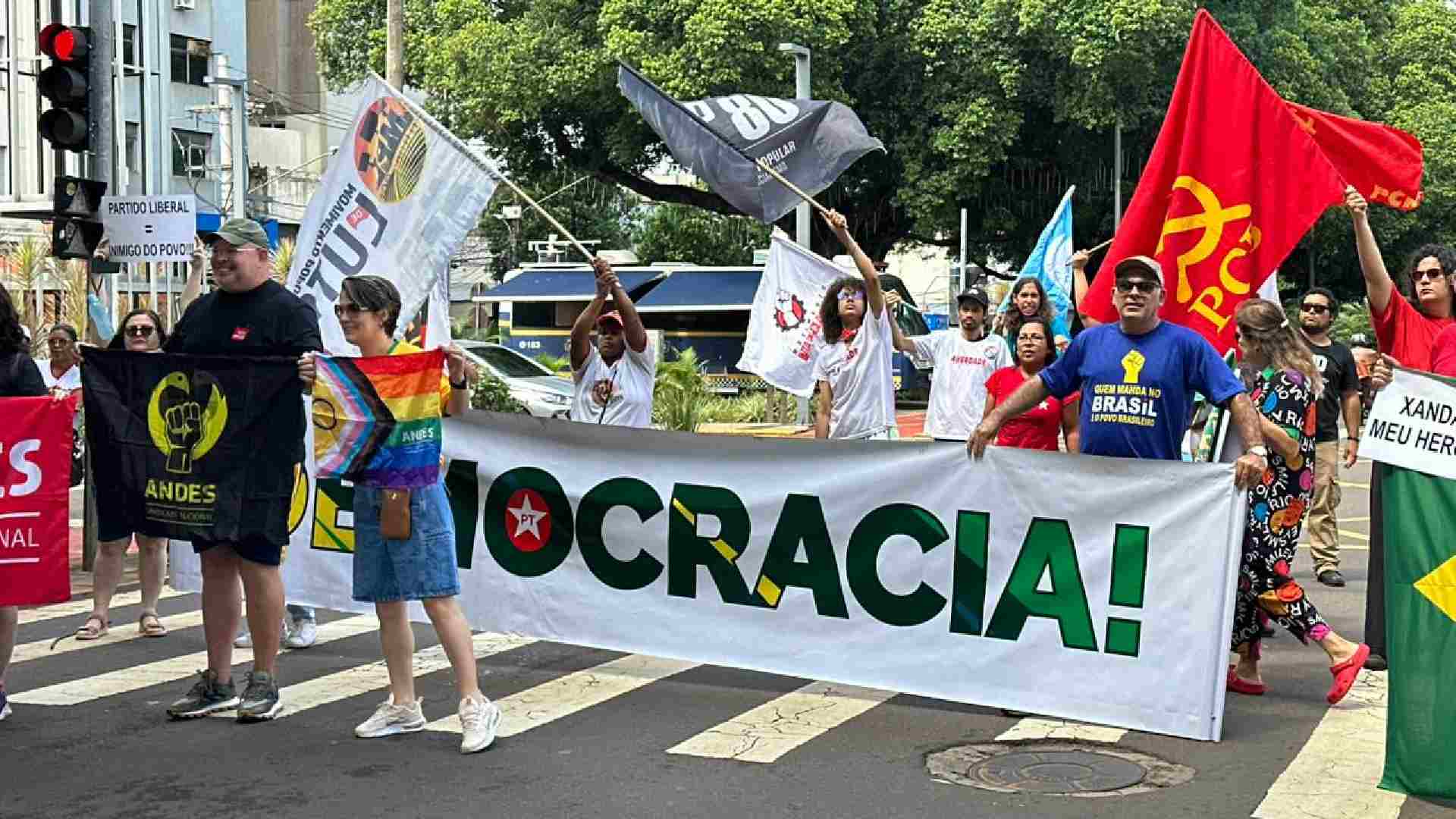 Campo Grande: manifestantes vão às ruas contra projeto que reduz penas do 8 de Janeiro Ato pede fim do PL da dosimetria