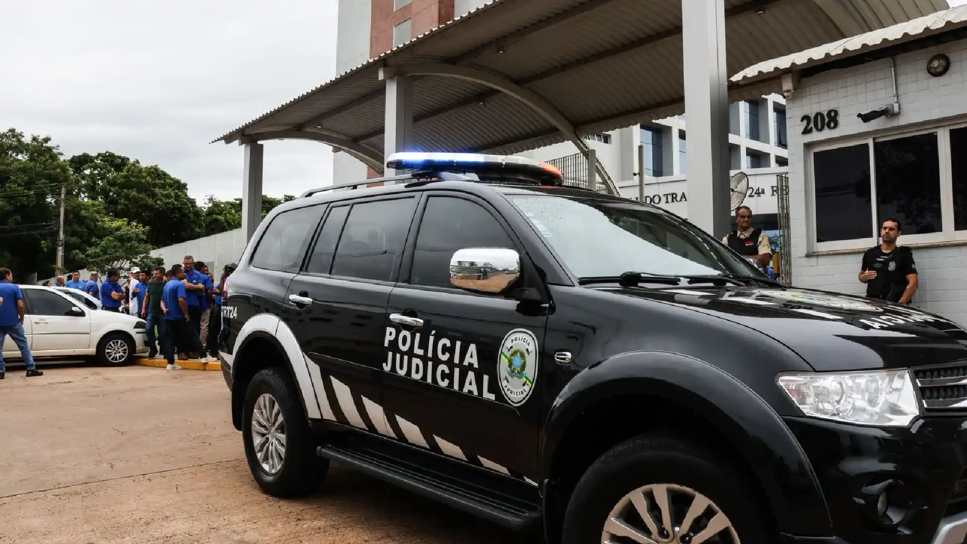 Motoristas do Consórcio Guaicurus chegam ao TRT-MS para audiência sobre ...