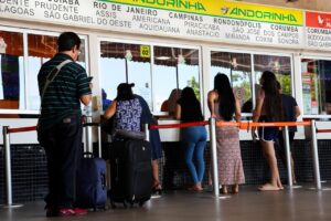 Idoso passa a virada na estrada para rever família após 30 anos: ‘Nem Mega Sena paga essa visita’