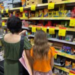 Em busca de economia, pais movimentam papelarias para garantir material escolar