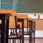 Funcionários denunciam escola particular por atraso no salário e no 13º