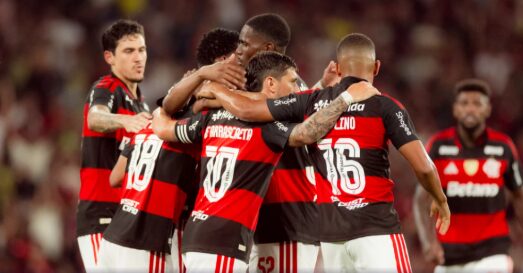 Sob vaias, Flamengo vence Madureira e se aproxima da final do Carioca