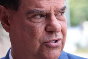 Sem formar chapa, Nelsinho diz que PSD vai apoiar Riedel em 2026