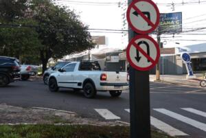 Sem fiscalização, motoristas ignoram proibição na Afonso Pena com a Bahia nesta quarta