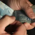 Salário médio do trabalhador amplia recorde e chega a R$ 3.722