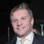 Mendonça vota para manter prisão de pai de Vorcaro; Gilmar pede vista