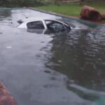 Perseguição termina com mulher morta e carro em piscina de propriedade rural na fronteira