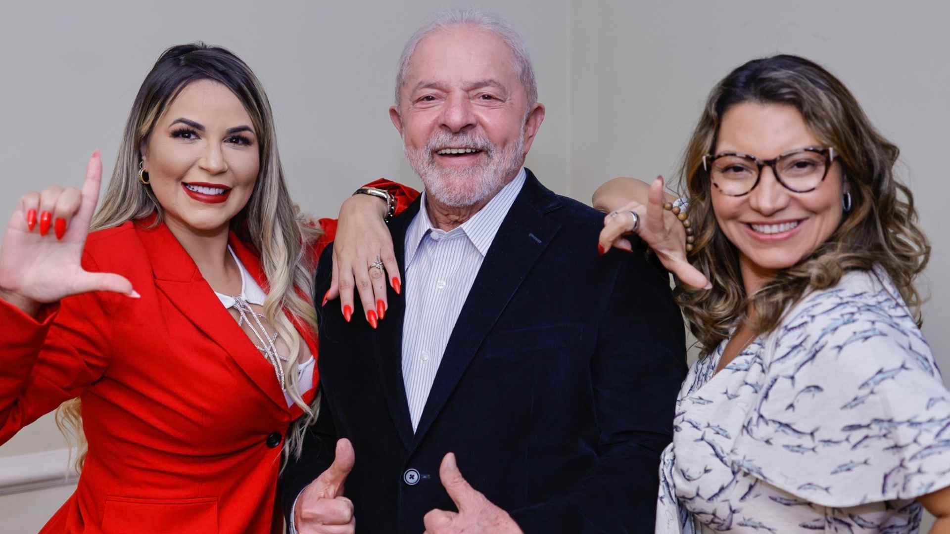 Janaj Em vídeo, Flávio Bolsonaro associa Deolane Bezerra ao presidente Lula