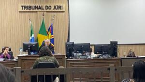 No júri, acusada de tentar matar estuprador de Emanuelly relata ter sido vítima de tentativa de abuso na Unei