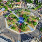Praça Euclides Fabris, em Naviraí; Prefeitura autorizou antecipação do 13º salário dos servidores (PMN, Divulgação)