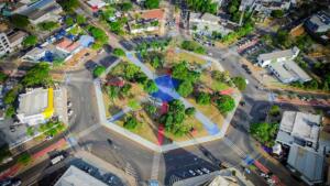Praça Euclides Fabris, em Naviraí; Prefeitura autorizou antecipação do 13º salário dos servidores (PMN, Divulgação)