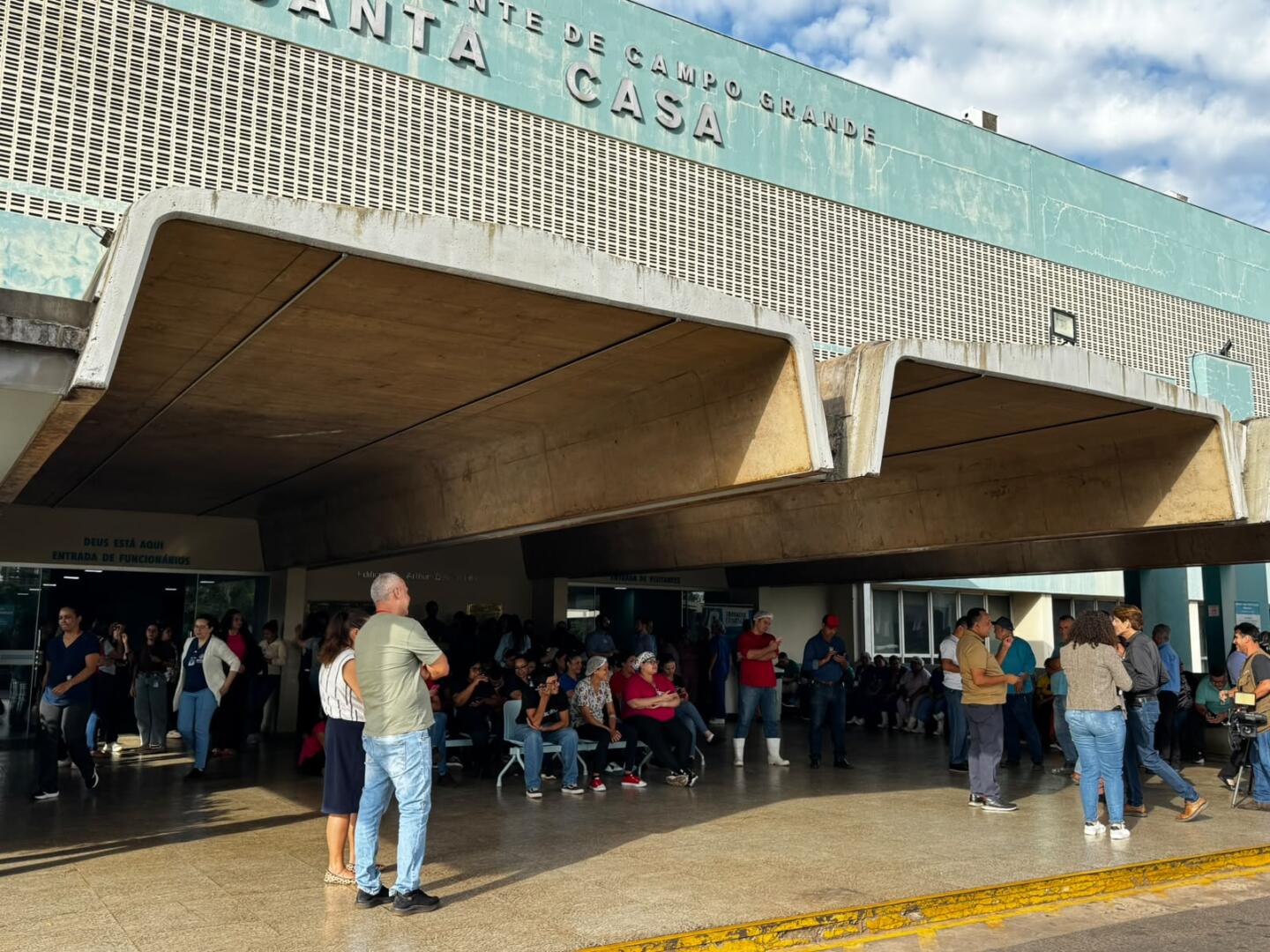 Crise na Santa Casa de Campo Grande paralisa 50% do efetivo por atraso de salários