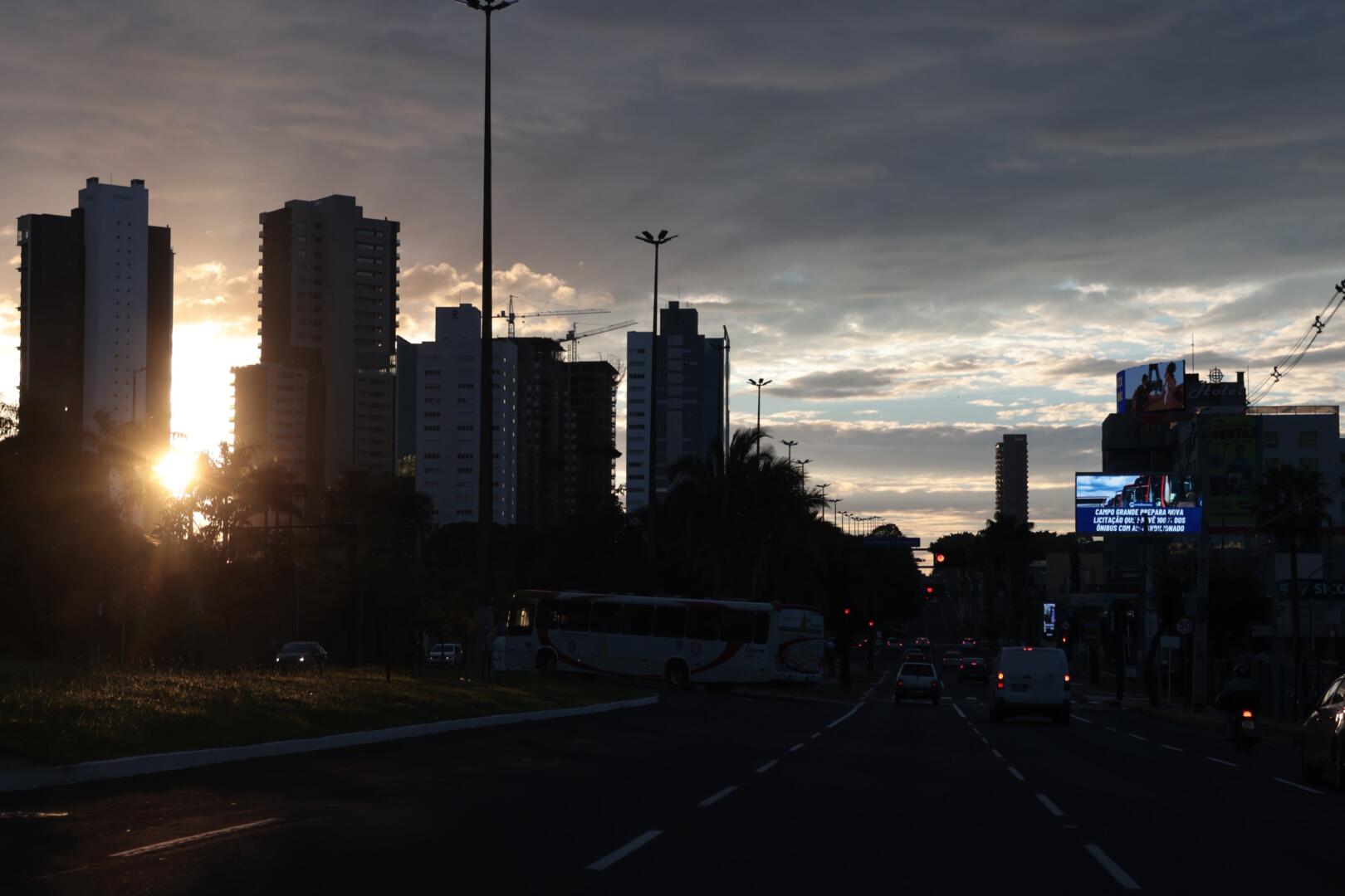 Calor de verão? Campo Grande amanhece com 22°C no segundo dia do inverno