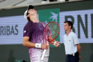 Em campanha histórica, João Fonseca se despede de Roland Garros nas quartas