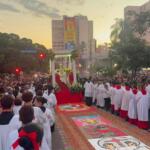 procissão pessoas missa corpus