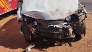 Batida entre carro e caminhão-pipa deixa motorista ferida na BR-376 em Ivinhema
