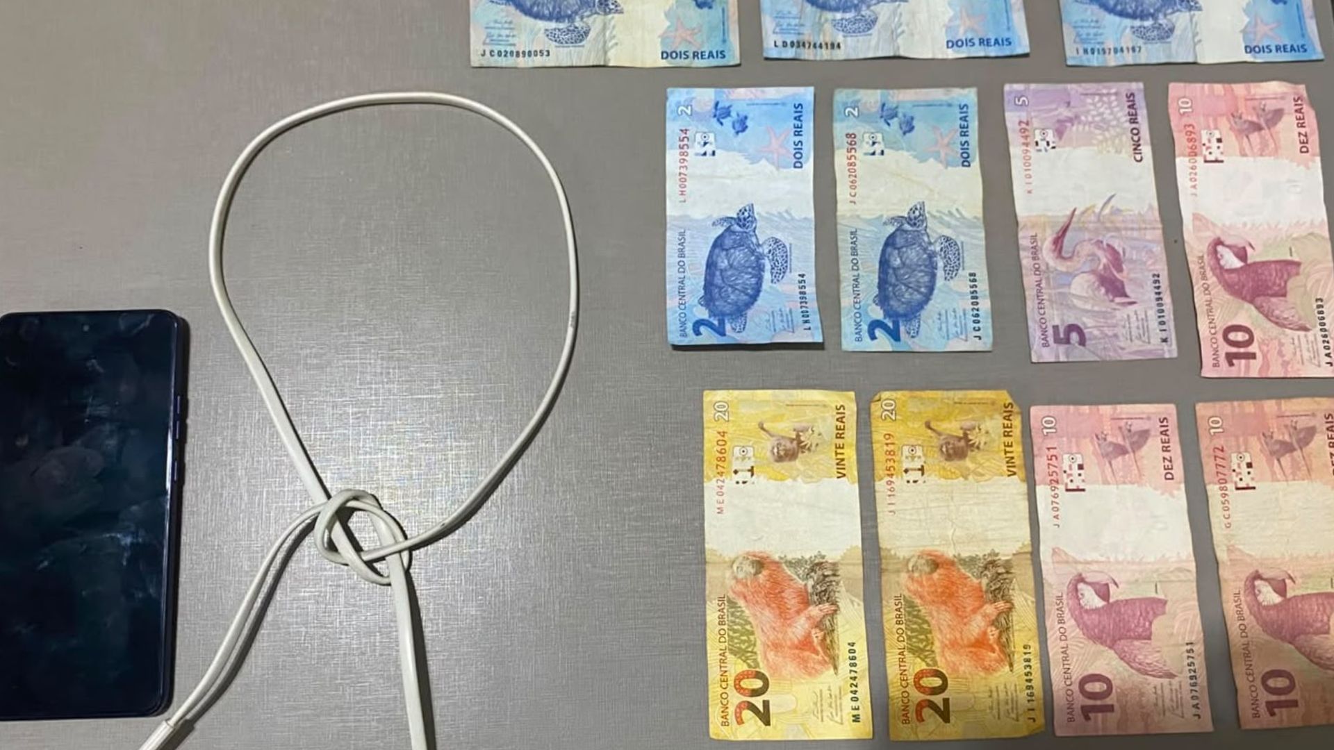 Criminosos que roubaram joalheria em São Gabriel do Oeste teriam saído de Campo Grande Criminosos que roubaram joalheria em São Gabriel do Oeste teriam saído de Campo Grande