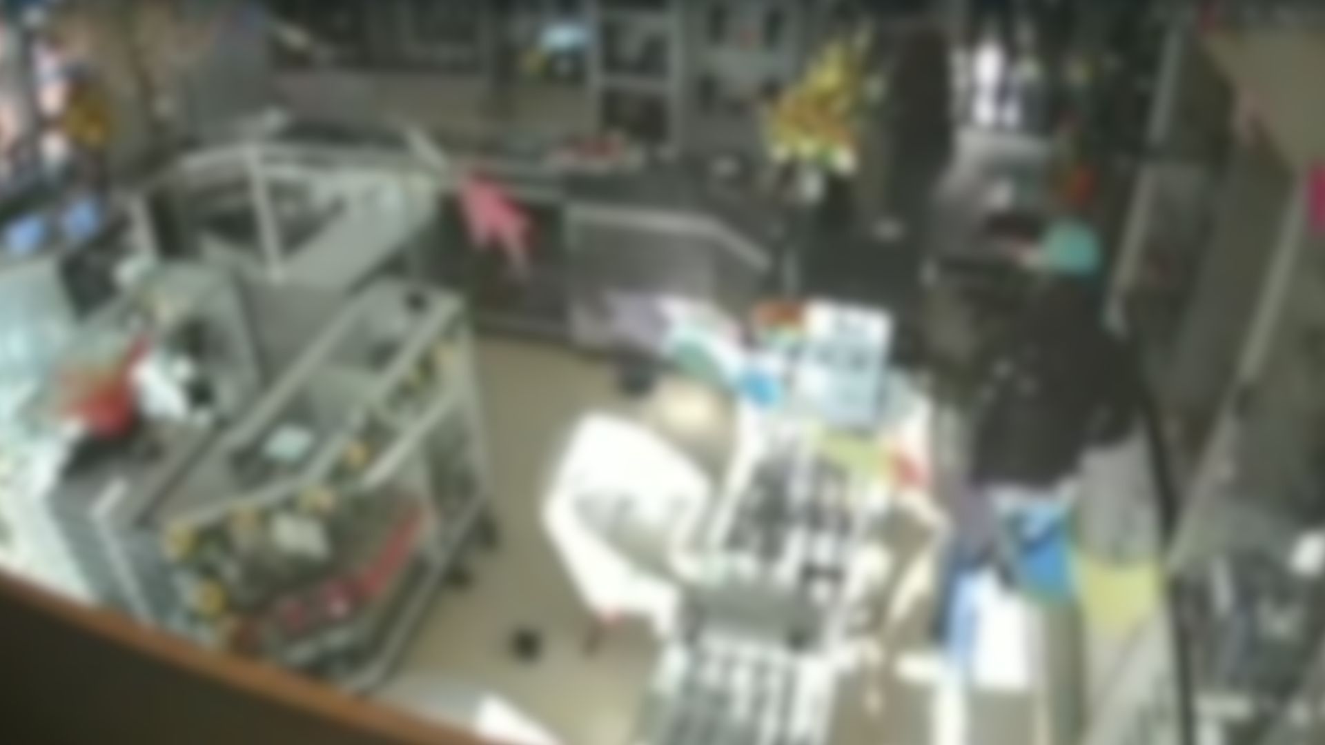 Funcionário de joalheria tentou apertar botão do pânico durante assalto em MS