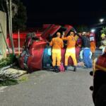VÍDEO: Motorista de aplicativo bate em coqueiro e tomba carro em Campo Grande 