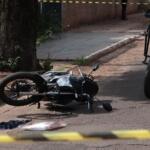 Moradores ouvem tiros e encontram motociclista baleado em rua da Nhanhá