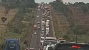 VÍDEO: Engavetamento com cinco veículos congestiona trânsito na BR-163 em Campo Grande
