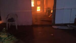 VÍDEO: Casa é incendiada após desentendimento no Jardim das Cerejeiras
