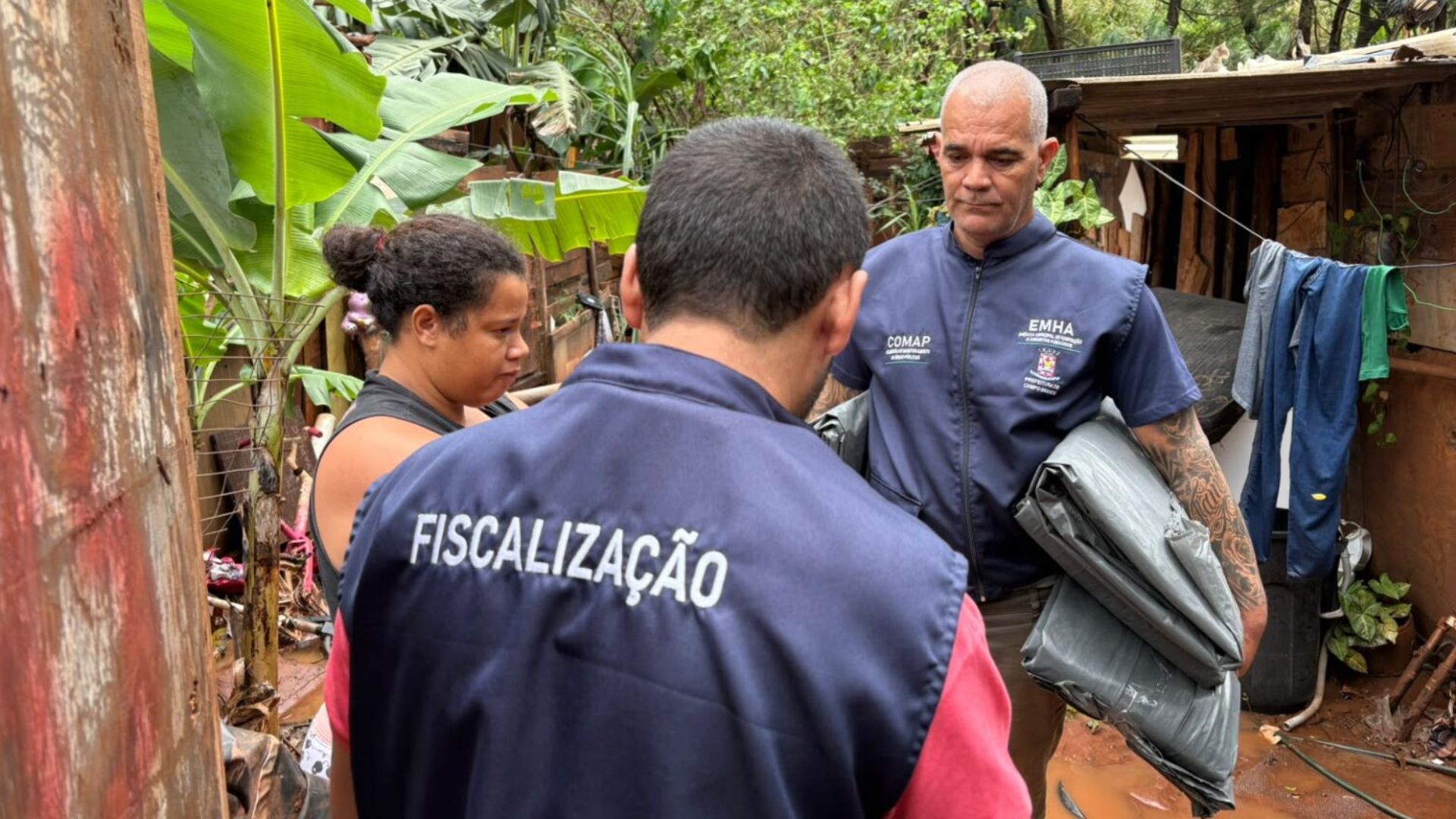 Famílias recebem suporte emergencial após tempestade em Campo Grande