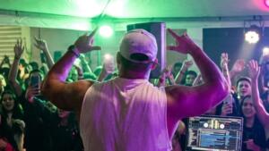 Baile funk de rua vai além da ousadia e vira espaço de pertencimento em Campo Grande
