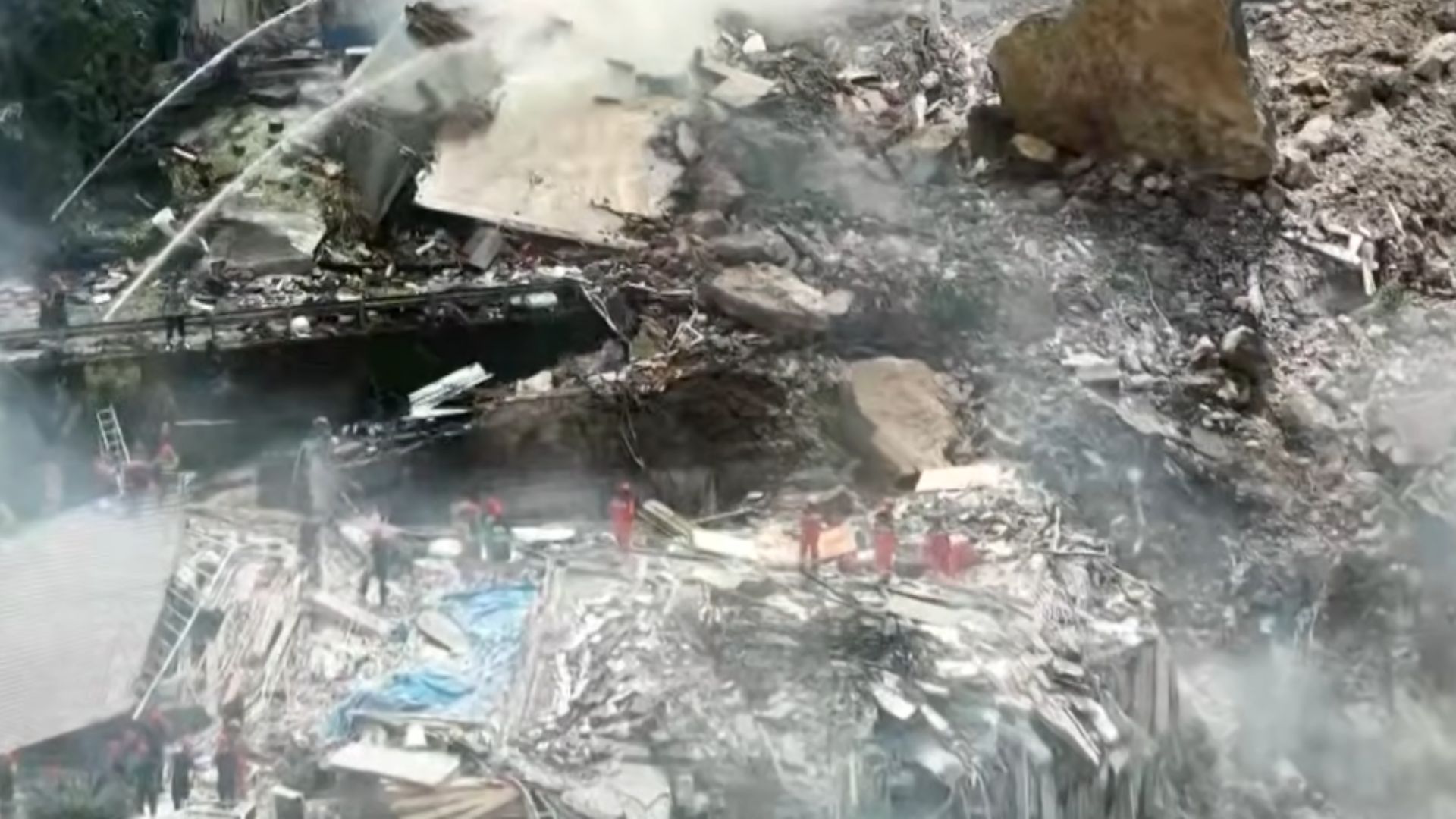 Deslizamento de terra deixa oito mortos e 34 desaparecidos na China