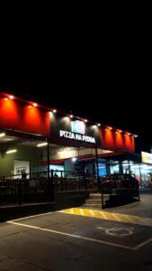 Referência em Campo Grande, Pizza na Pedra comemora 27 anos com novos sabores