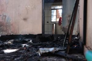 Incêndio destrói casa abandonada e assusta vizinhos no bairro Vilas Boas
