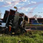 Colisão frontal entre caminhão e caminhonete deixa três feridos na BR-267, em Maracaju