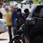 Denúncia leva à abordagem de grupo de motociclistas por manobras perigosas em Campo Grande
