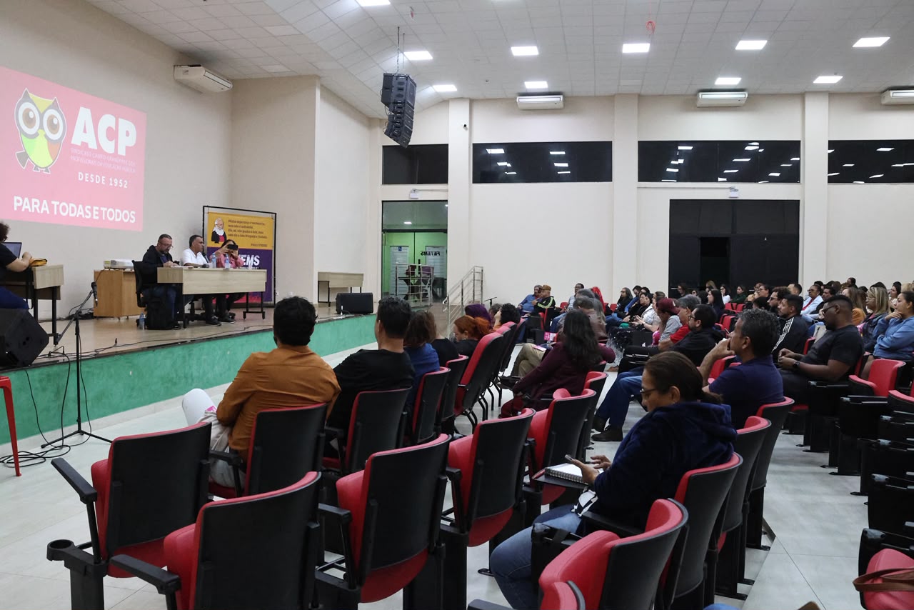 Perto das férias, professores de Campo Grande rejeitam greve e mantêm negociação de reajuste