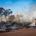 Incêndio de grandes proporções provoca prejuízos e cobre bairro de fumaça em Campo Grande