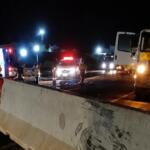 Motociclista bate contra barreira de concreto e é arremessado na BR-163