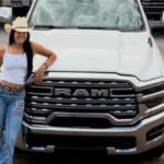 Ana Castela bate caminhonete em moto no estacionamento de academia: ‘Não sou barbeira’