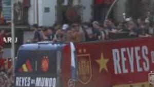 Milhões tomam as ruas de Madrid para o desfile dos campeões e celebram a chegada da La Roja, campeã do mundo
