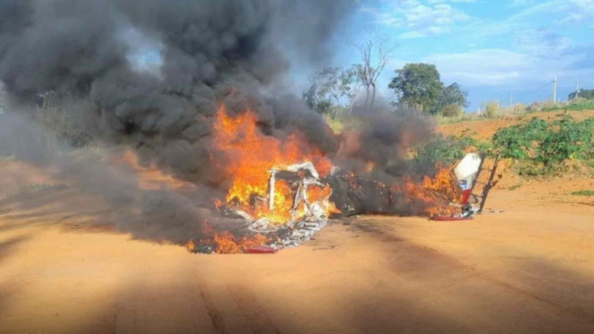 Avião de pequeno porte cai em Mogi Mirim e deixa uma pessoa morta