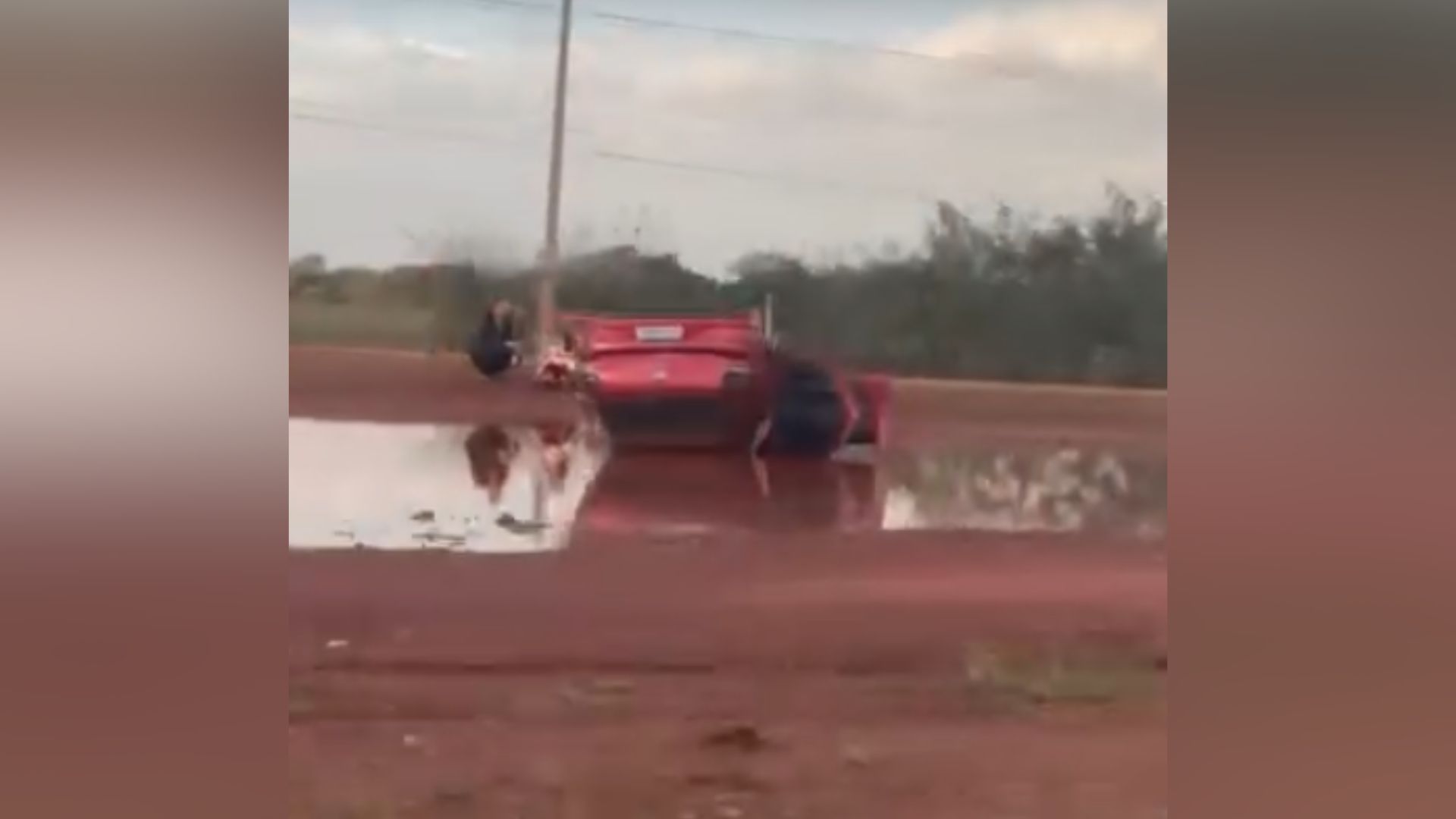 carro poça da agua