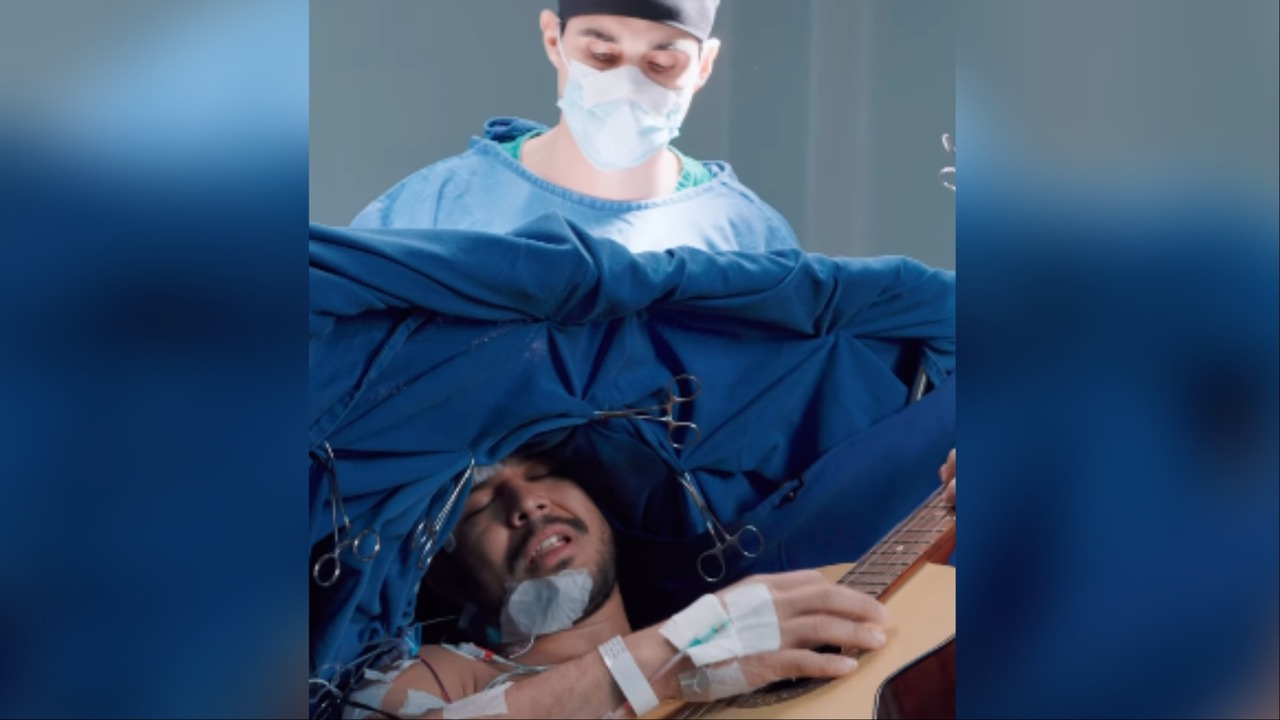 Com canção eternizada por João Carreiro em MS, violeiro toca durante neurocirurgia