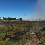 Em dia de baixa umidade do ar, incêndio em vegetação assusta moradores no Lagoa Dourada